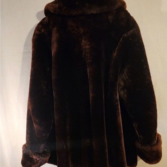 Chocolate Brown Mouton  Fur Coat sz LG - Picture 4 of 9